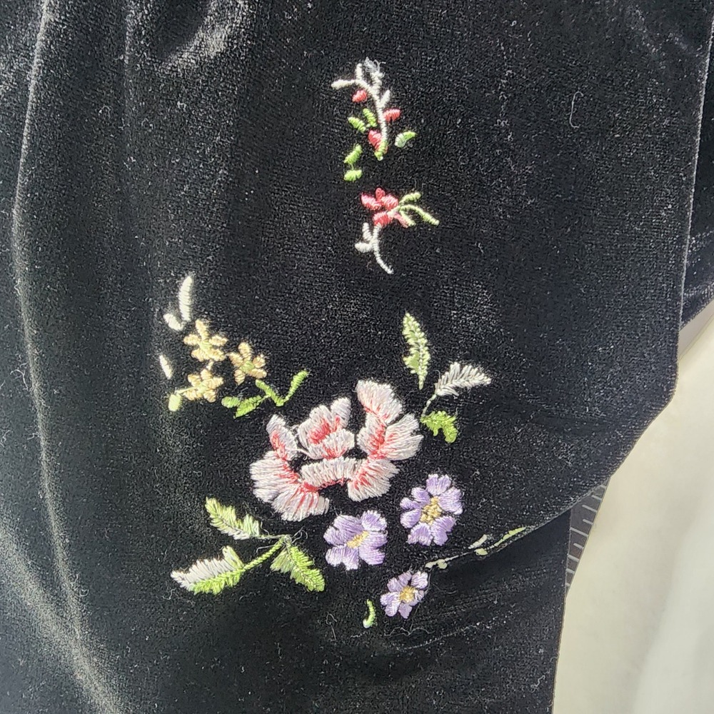Vintage-Inspired Black Velvet Embroidered Long Robe - Picture 8 of 16